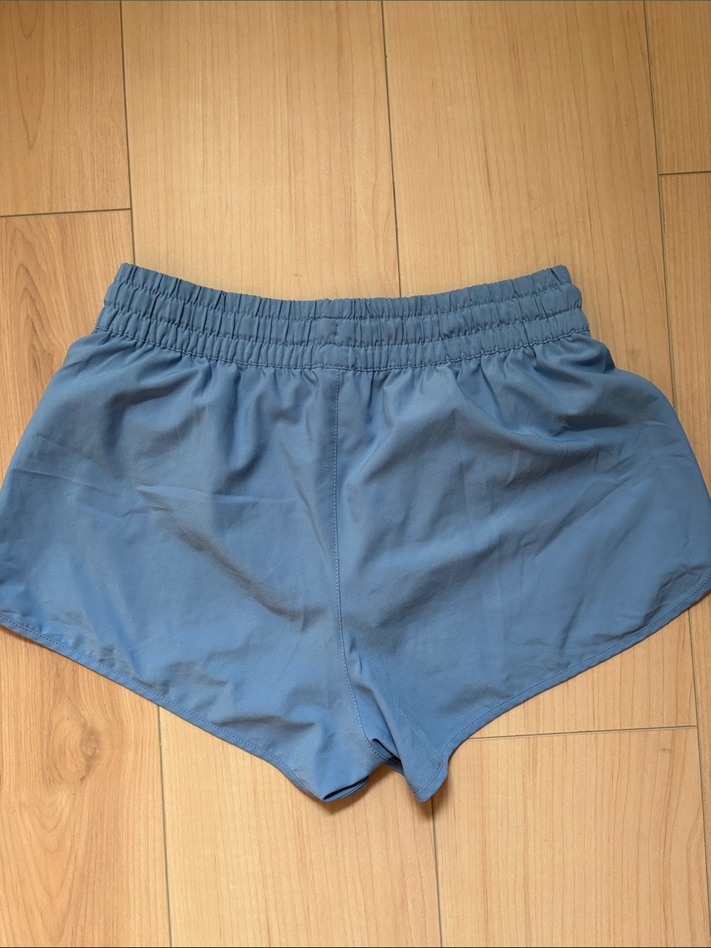 Vuori Clementine 2.0 2.5” Shorts. Size Small. Oasis Blue - Picture 3 of 4